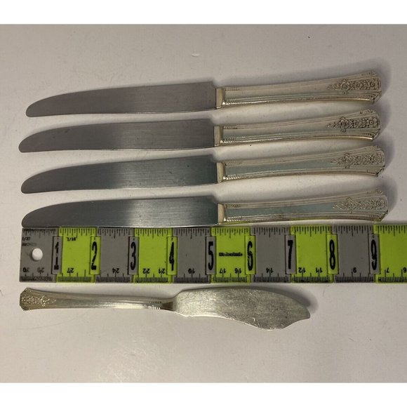 Lot of 4 Oneida Community Tudor Silver Plate Knives & 1 Spreader Floral Pattern - Picture 3 of 10